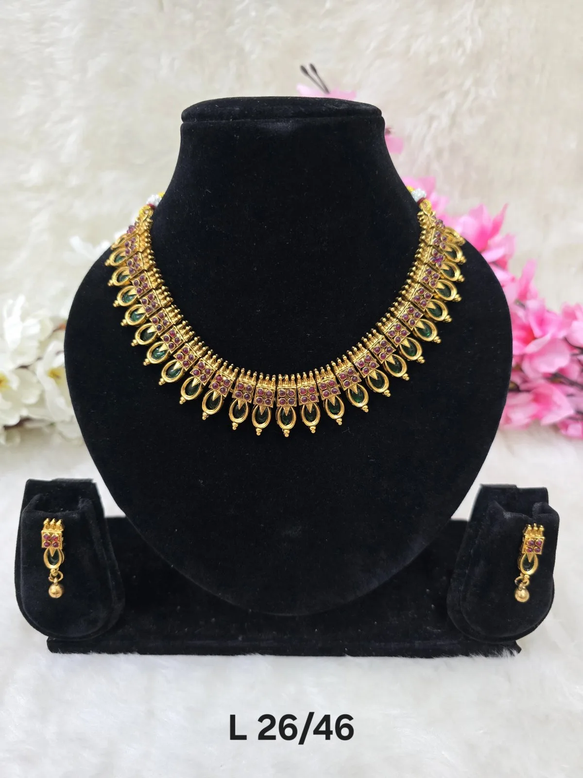 small neckless set