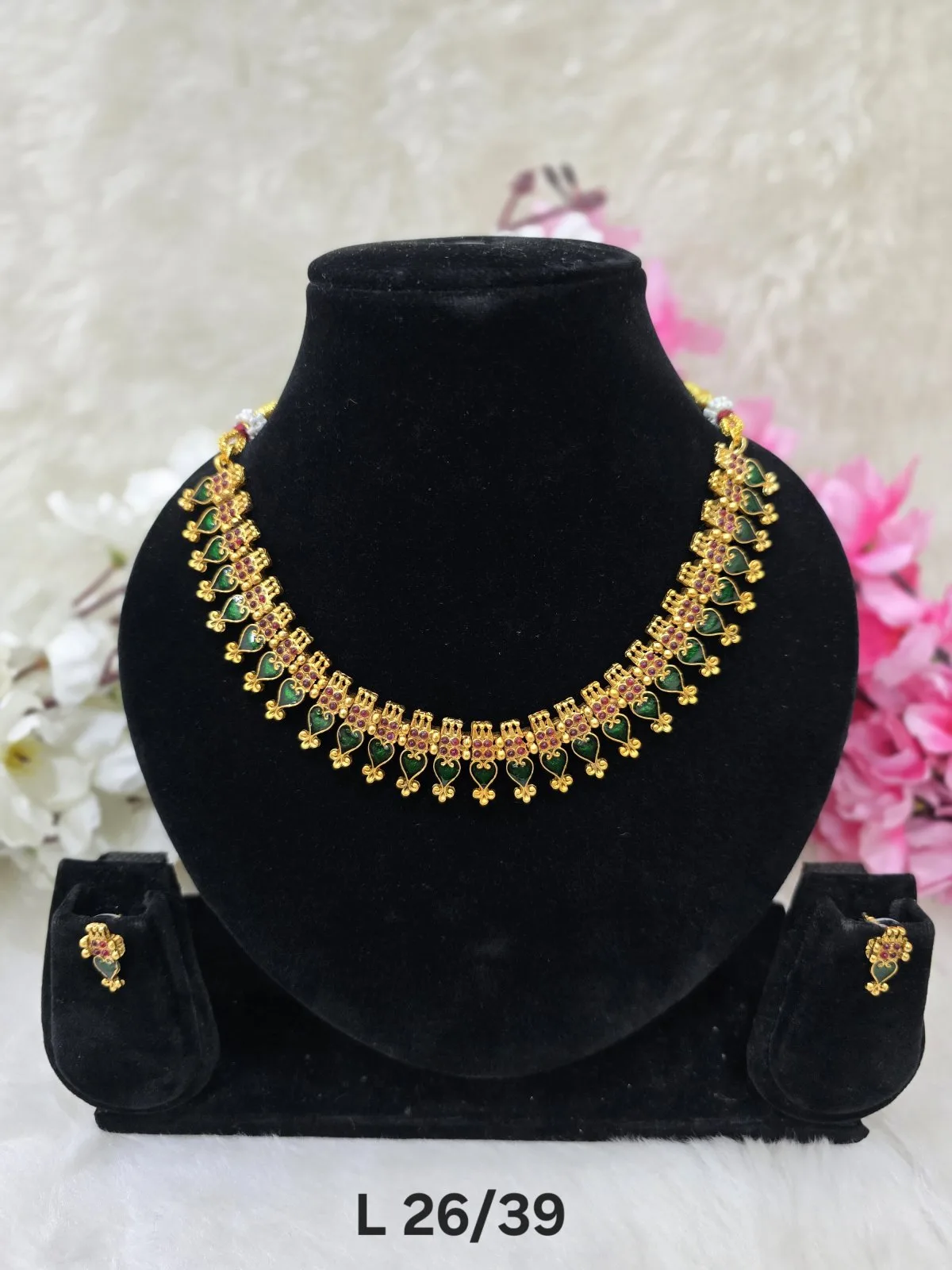 small neckless set