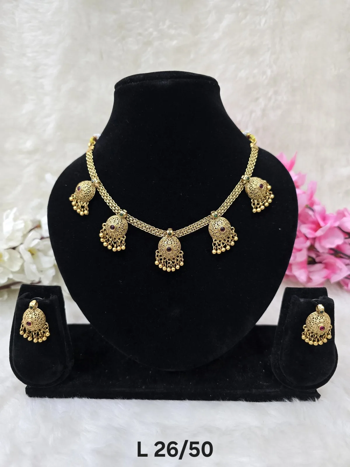 small neckless gold circle gold pearl