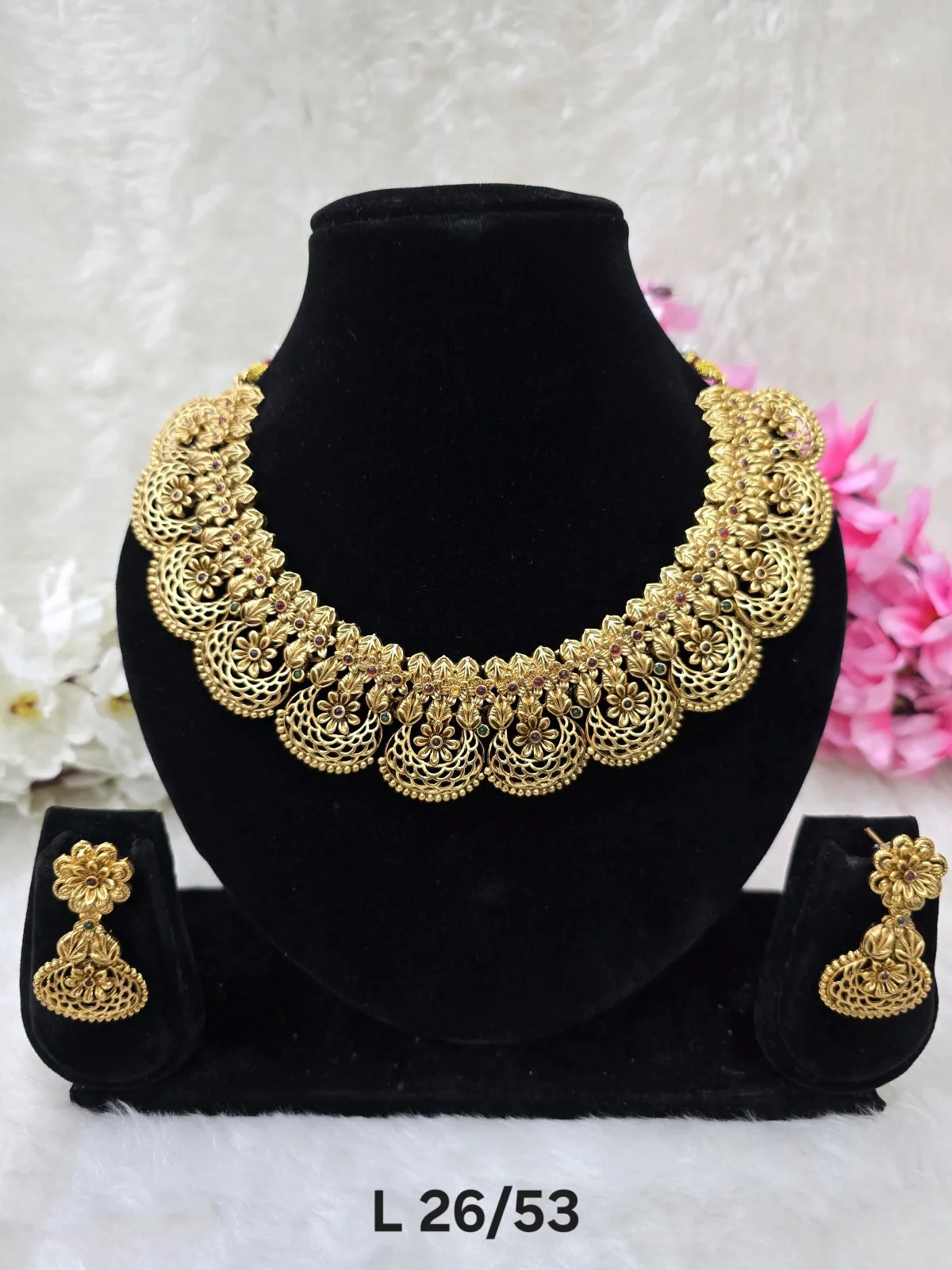 small neckless heritage