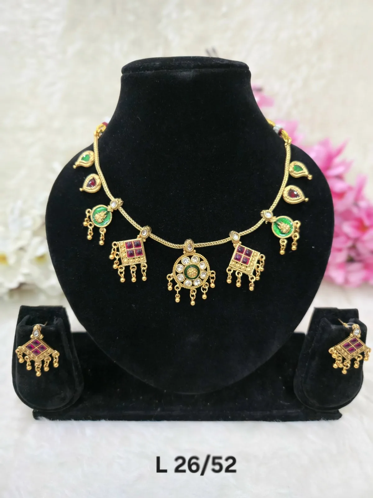 small neckless heritage
