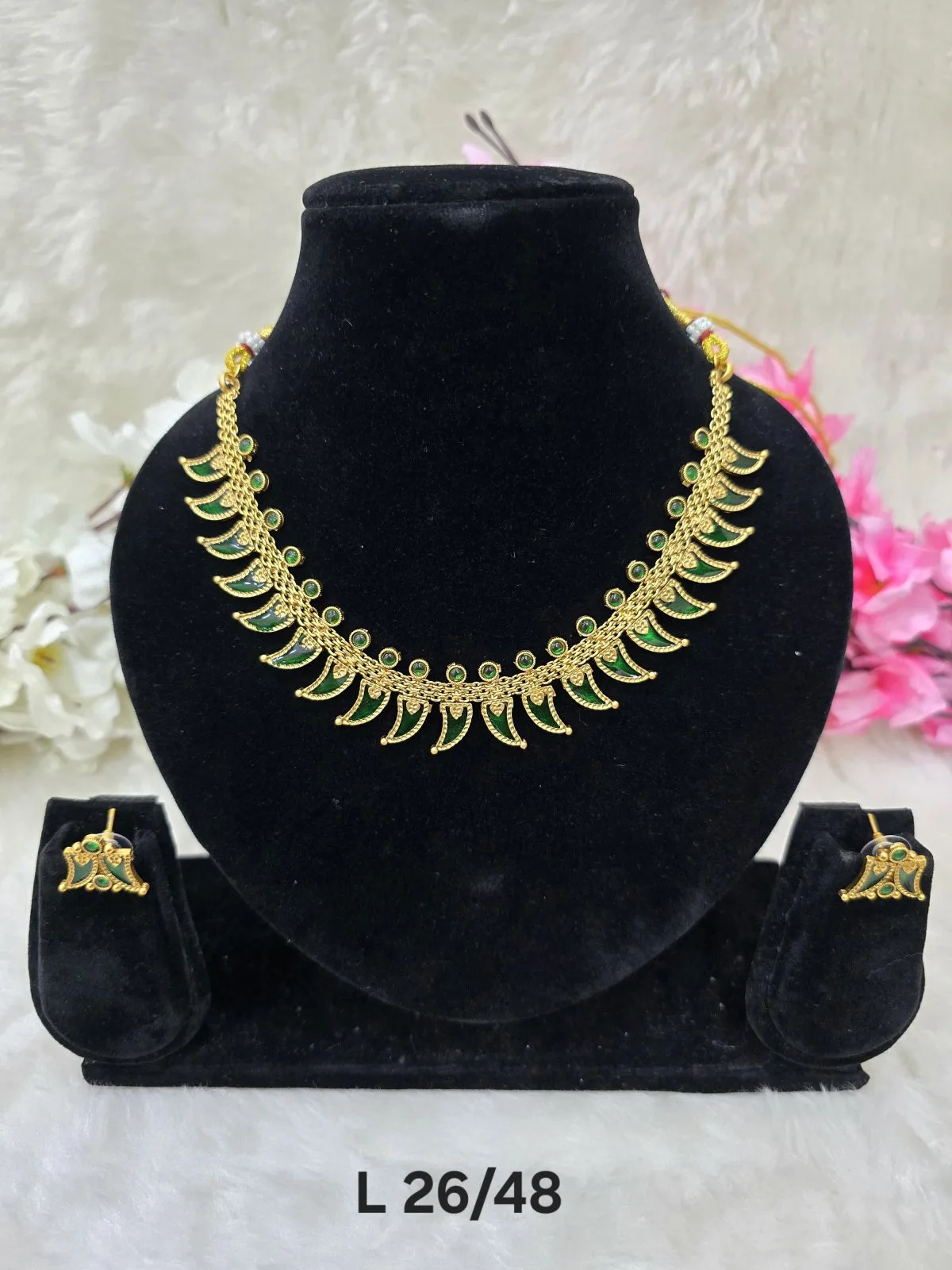 small neckless set pink stone